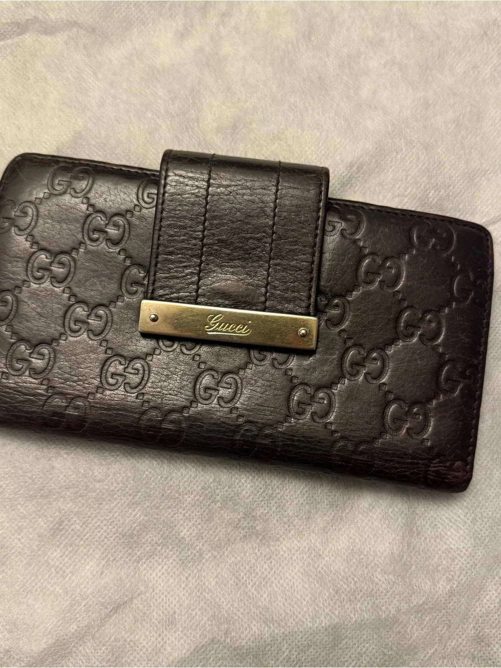 Gucci Black Leather Wallet with Gold Logo Bar